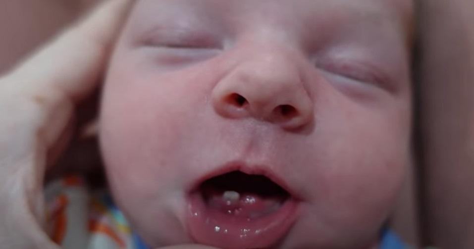 Este normal ca un bebelus sa se nasca cu dinti? Ce probleme pot cauza
